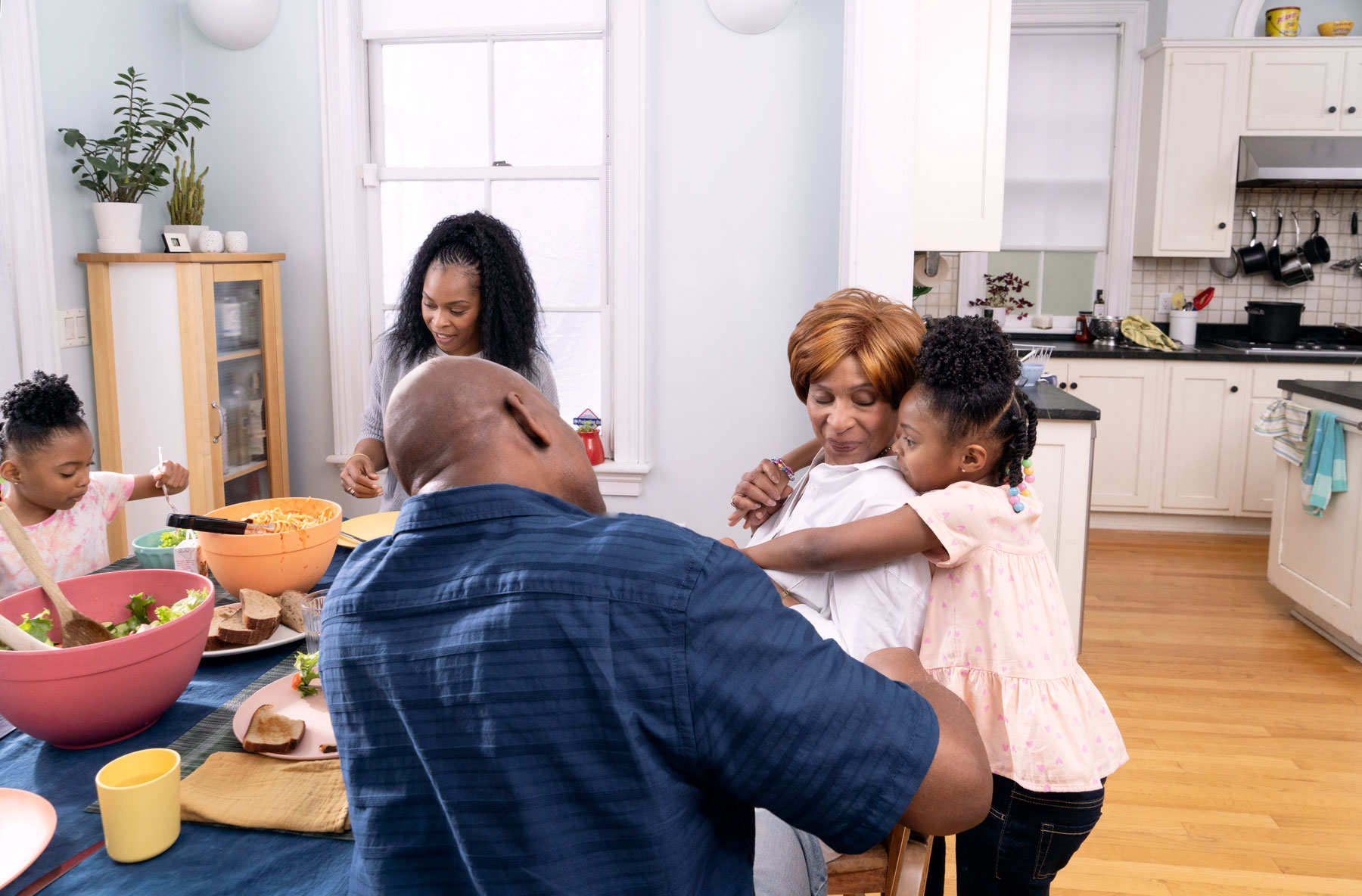 Family01_Kitchen_Preparing_Shot04_0595